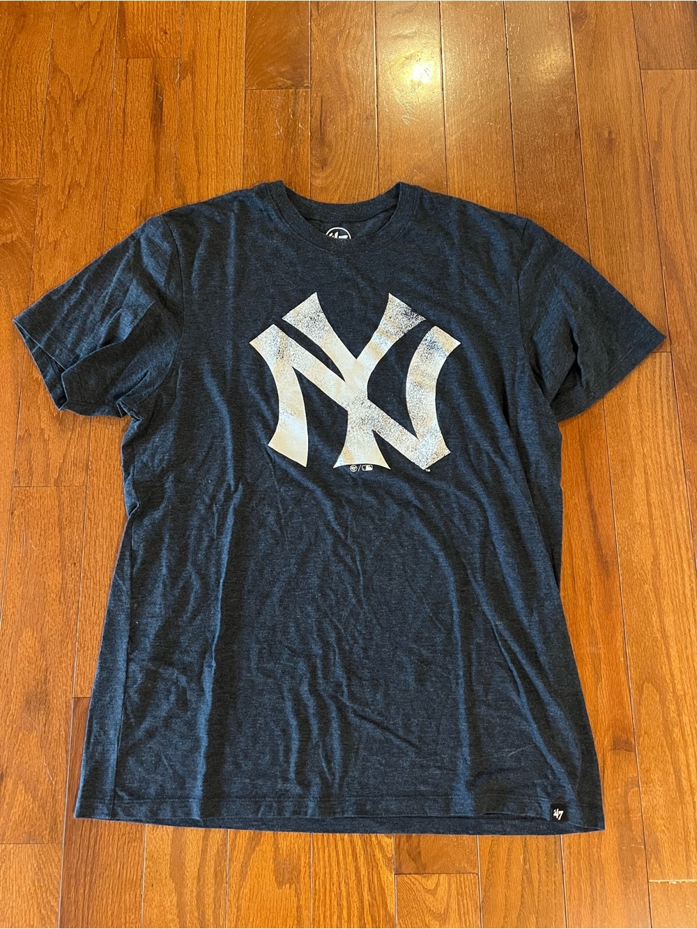 47 Brand Men's Navy New York Yankees Logo T-Shirt